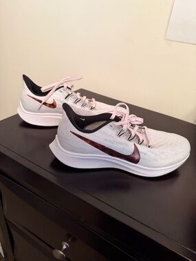 NWT Nike Women’s Running Shoes - Light Pink/White